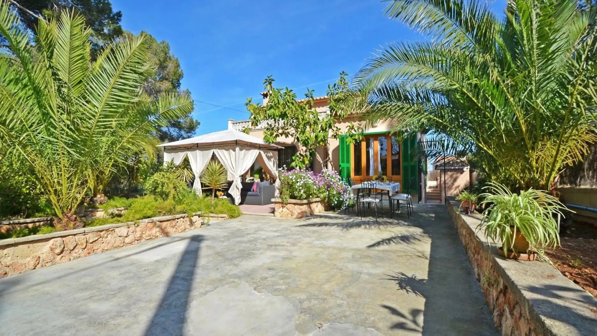 Beautiful Villa With Garden إل تورو