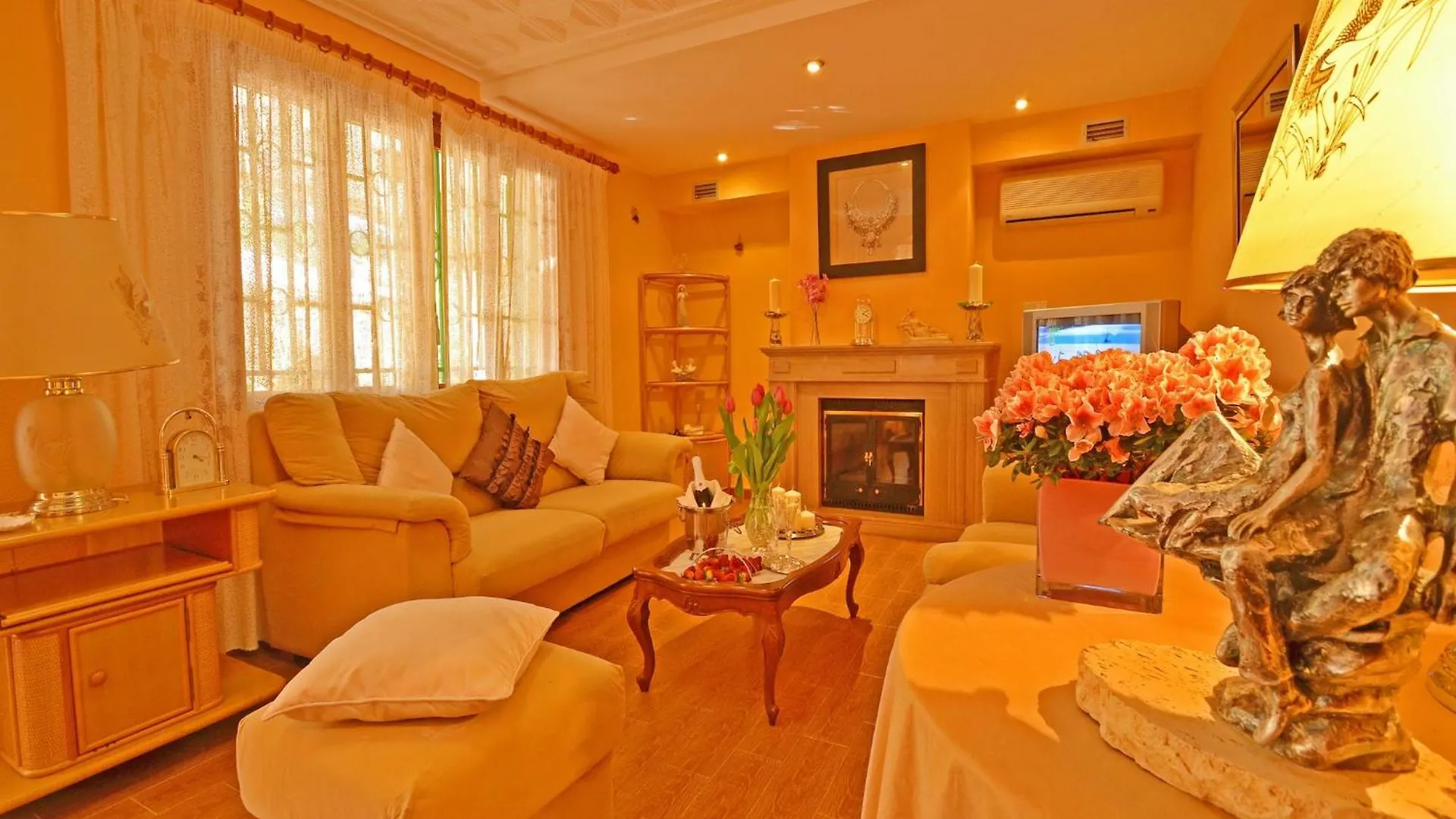 Beautiful Villa With Garden 엘 토로 스페인